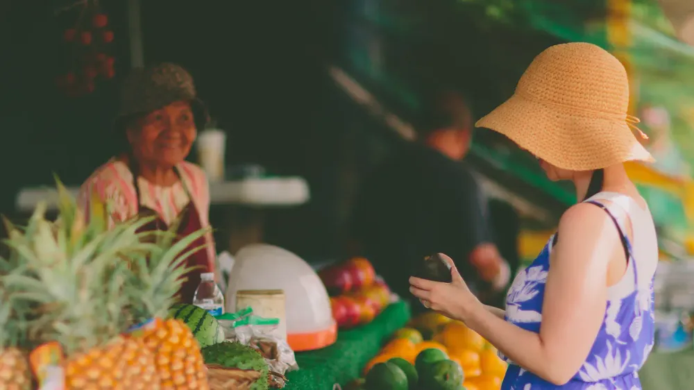 shopper at farmers market.
